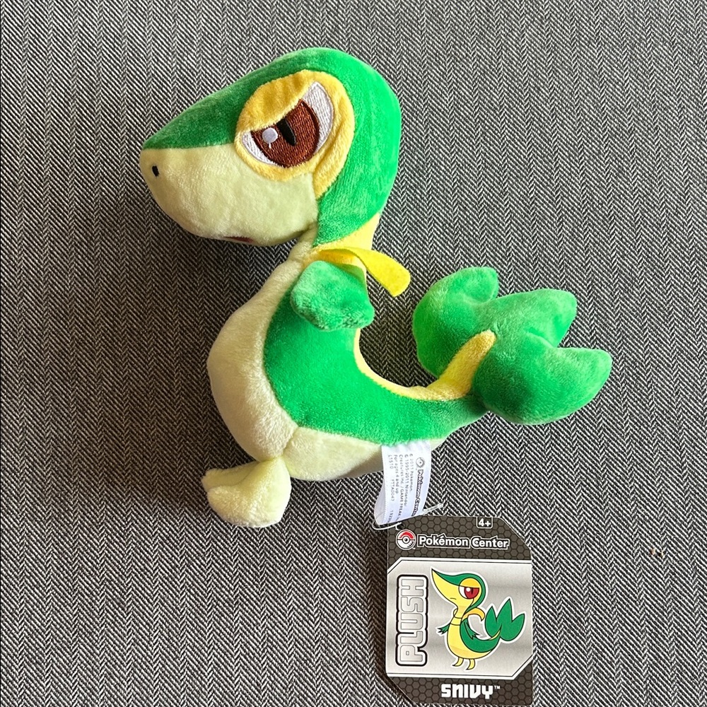 Pokémon Snivy 7” plush, 2011, NWT
